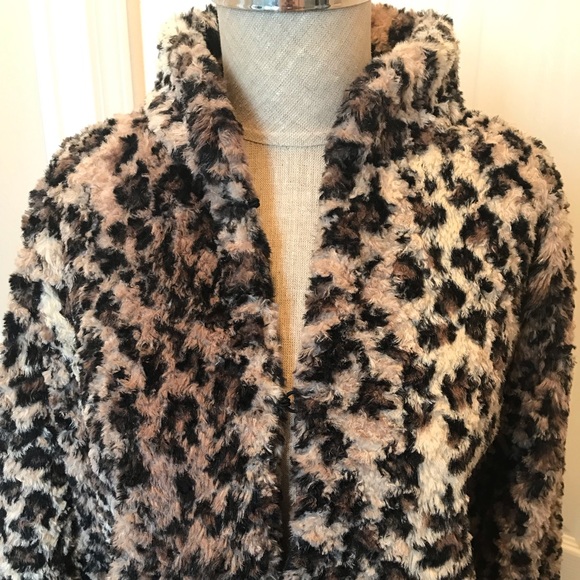 dylan long sleeve faux fur jacket leopard print - Picture 7 of 12